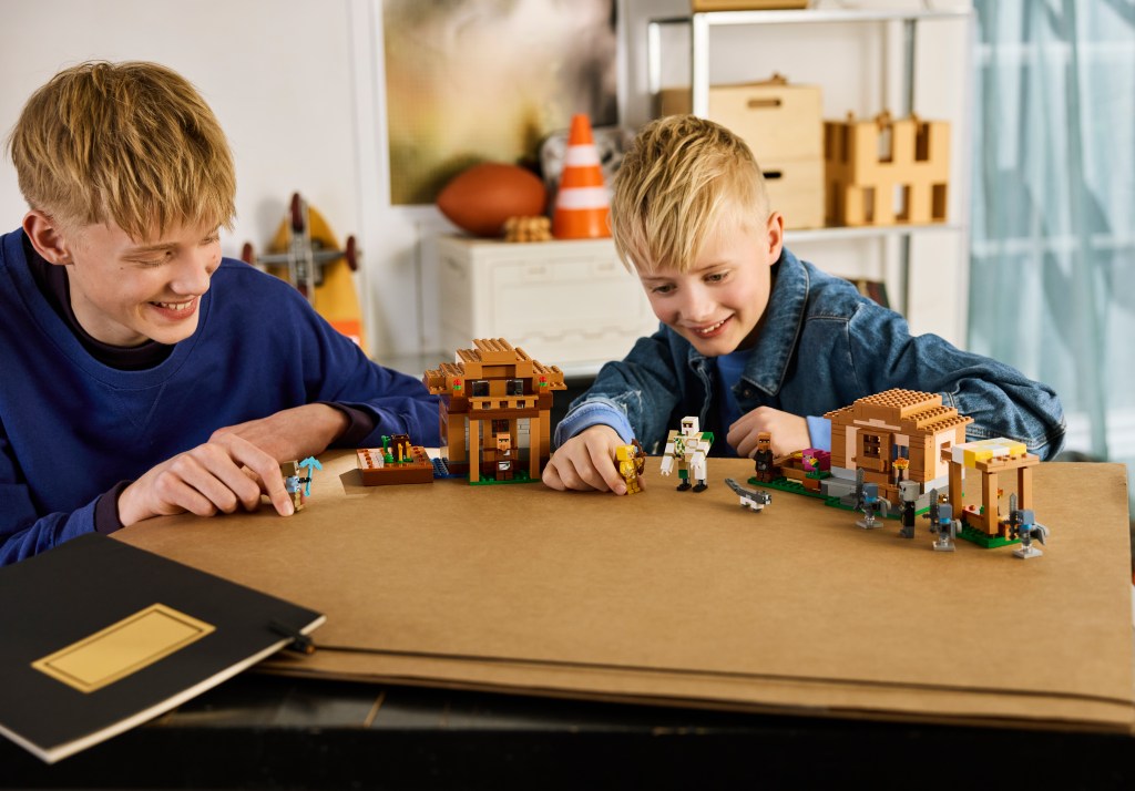 LEGO Minecraft 21596 L'Évocateur à l'Attaque du Village