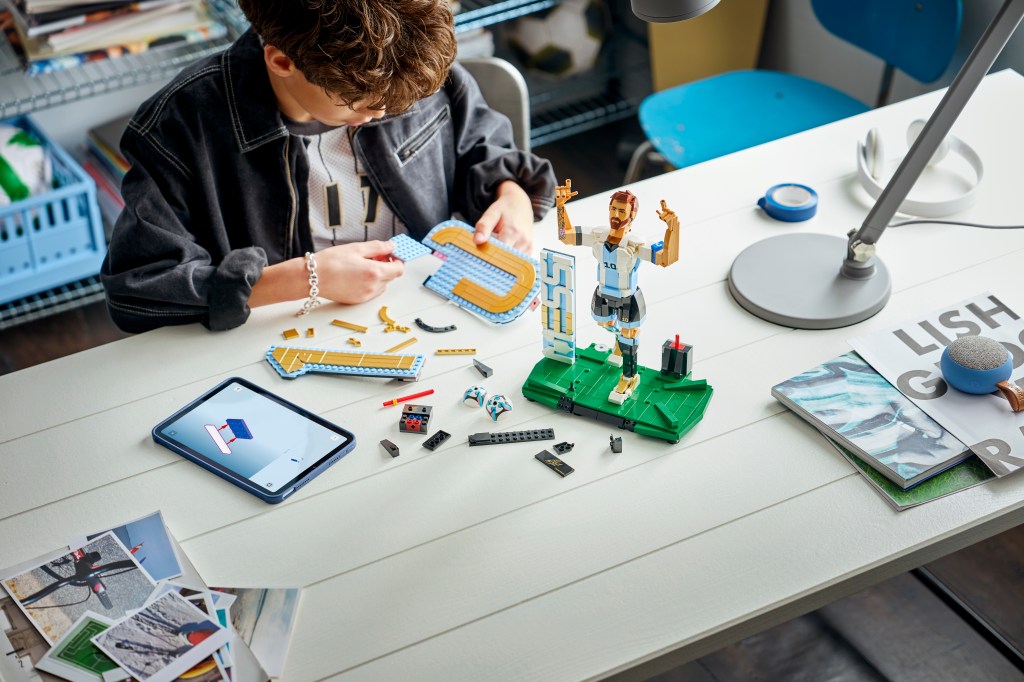 construction LEGO Editions 43015 Lionel Messi – Légende du Foot