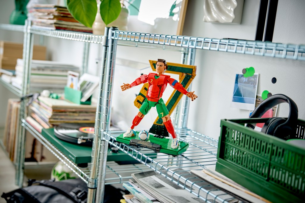 détails LEGO Editions 43016 Cristiano Ronaldo – Légende du Foot