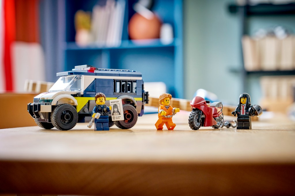 détails LEGO City 60479 Le Fourgon Pénitentiaire