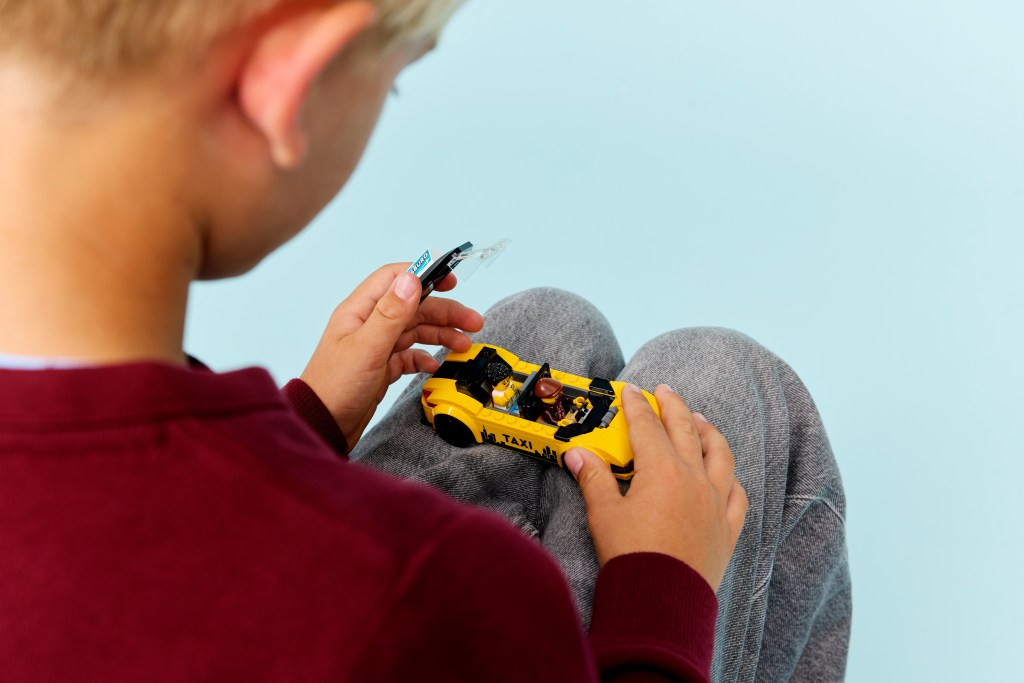 détails LEGO City 60487 Le Taxi Jaune