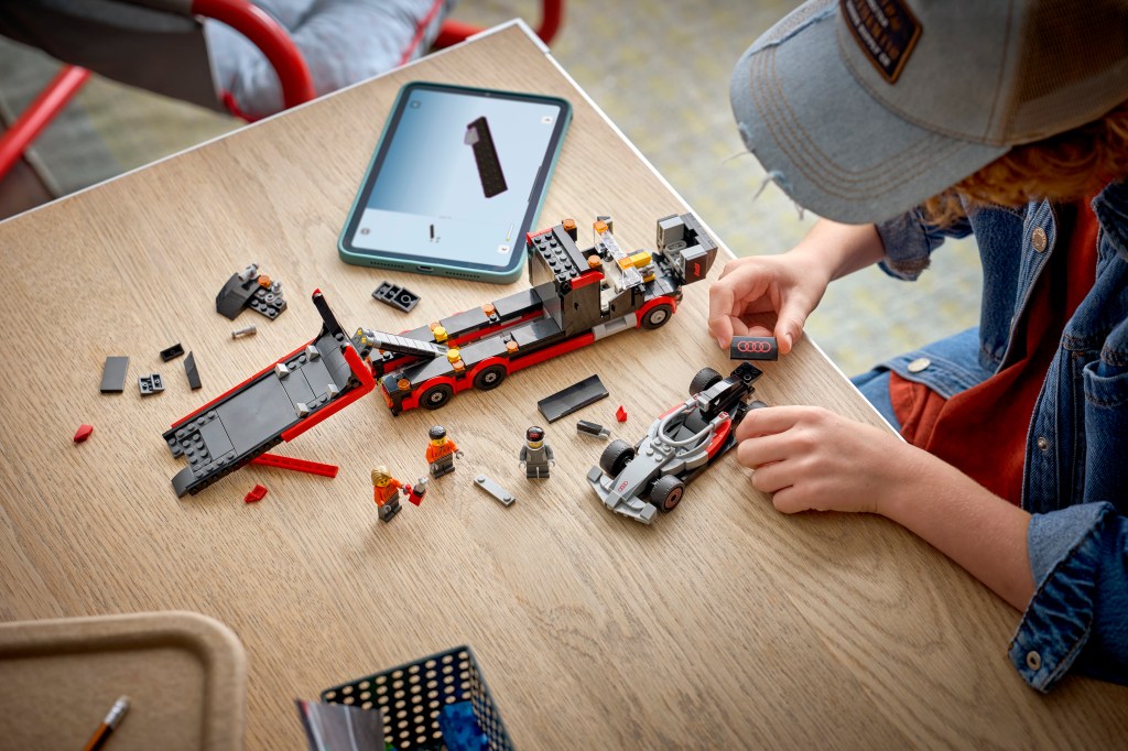 construction LEGO City 60493 Camion de F1 avec Voiture de Course Audi