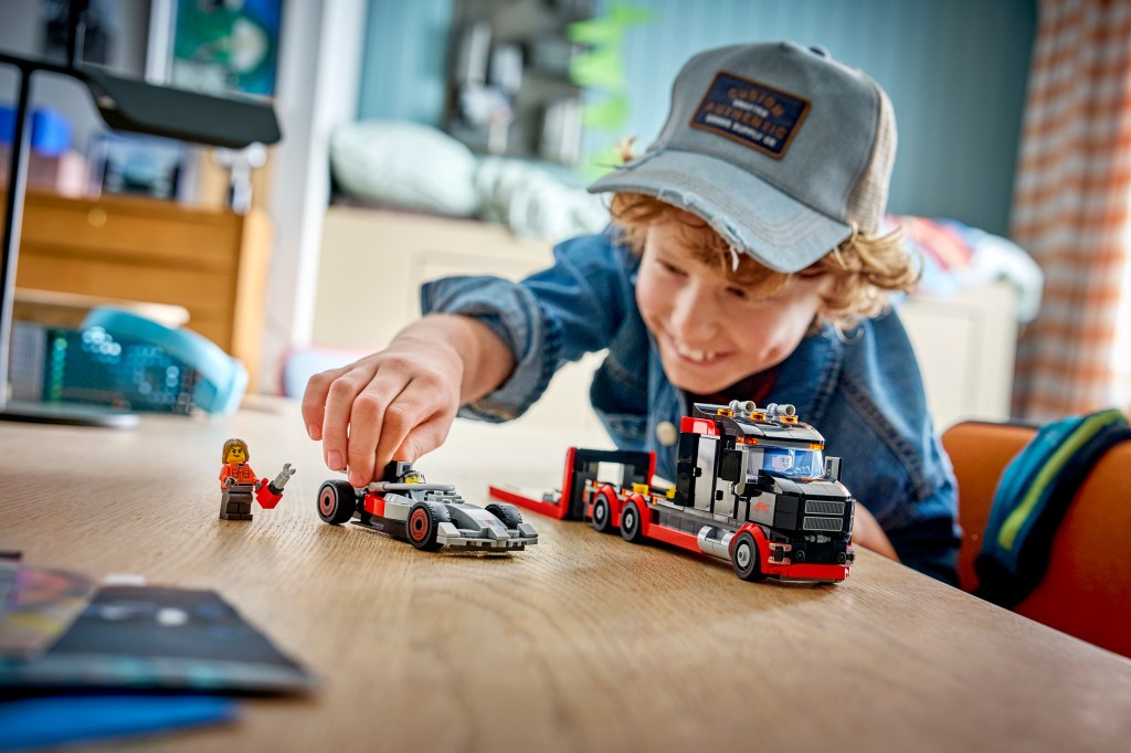 LEGO City 60493 Camion de F1 avec Voiture de Course Audi