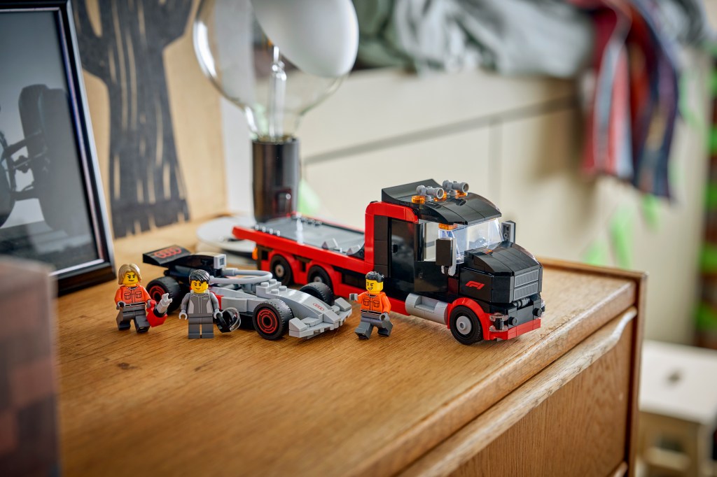 LEGO City 60493 Camion de F1 avec Voiture de Course Audi
