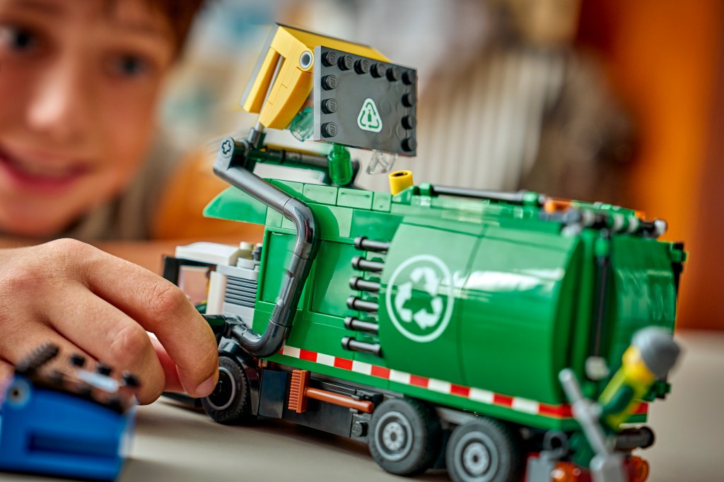 détails LEGO City 60495 Le Camion de Recyclage