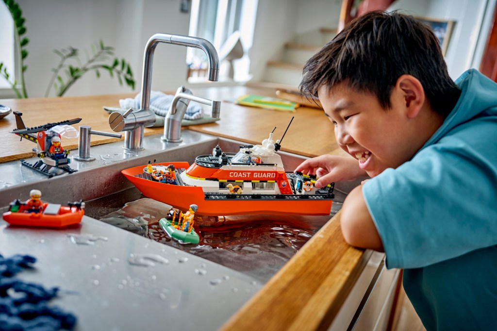 LEGO City 60504 Le Bateau de Sauvetage et l’Hélicoptère des Garde-Côtes