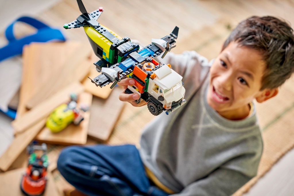 détails LEGO City 60505 3-en-1 : Avion, Camion d’Assistance et Aéroglisseur Modulable