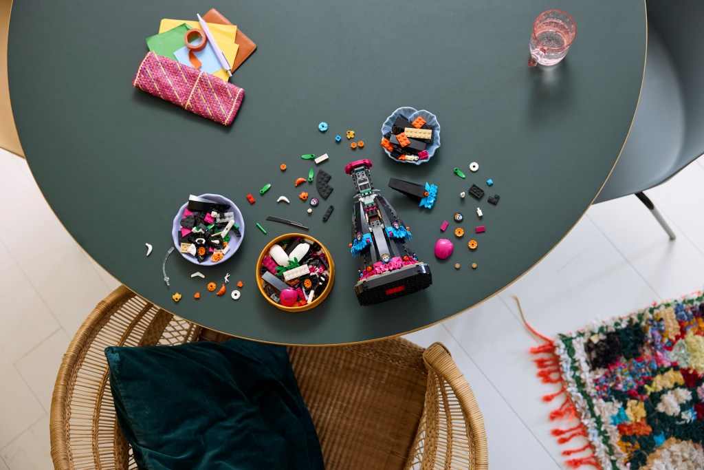 construction LEGO Ideas 21372 La Catrina