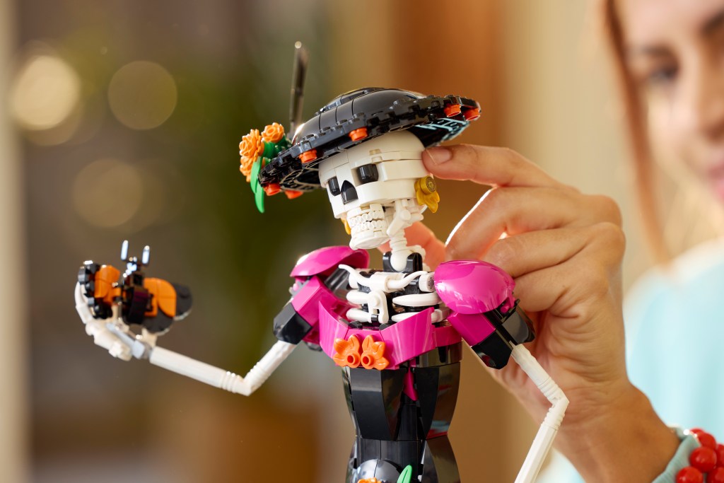 détails LEGO Ideas 21372 La Catrina