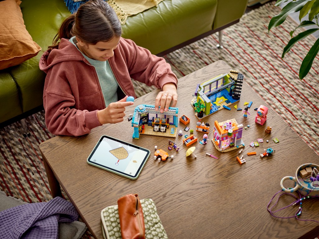 construction LEGO® Friends 42674 La Boutique de BD et de Jeux