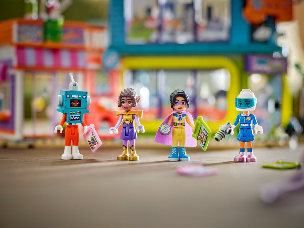 personnages LEGO® Friends 42674 La Boutique de BD et de Jeux