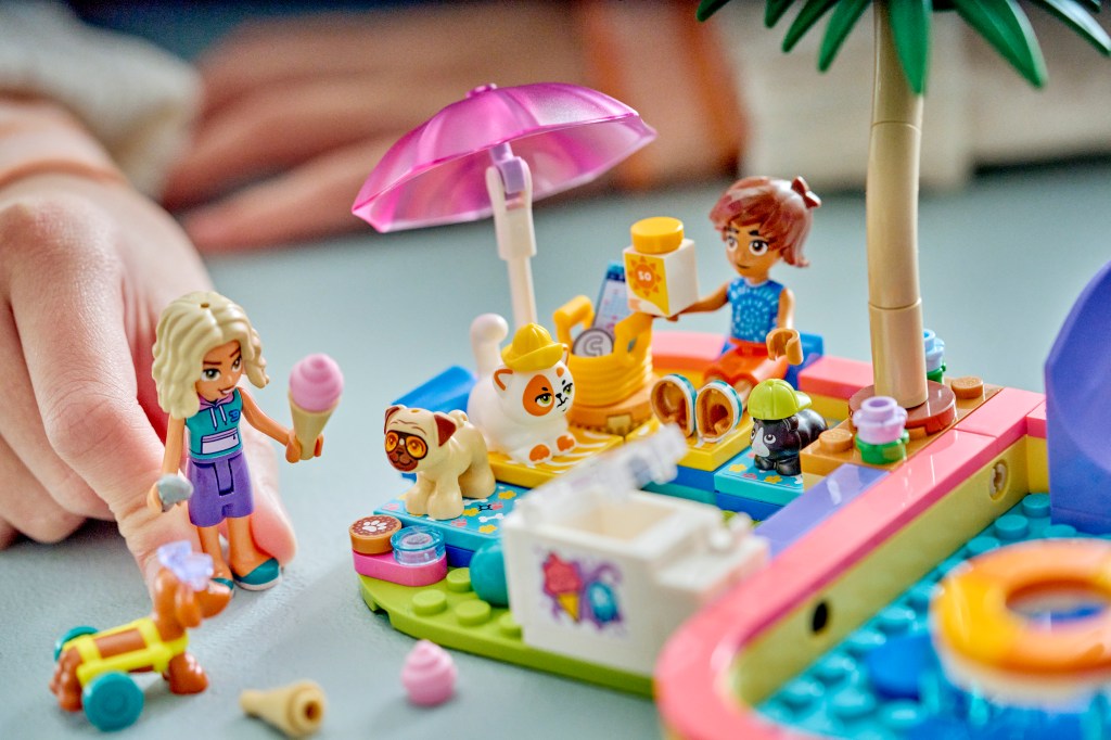 détails LEGO® Friends 42676 Une Fabuleuse Journée au Parc Aquatique