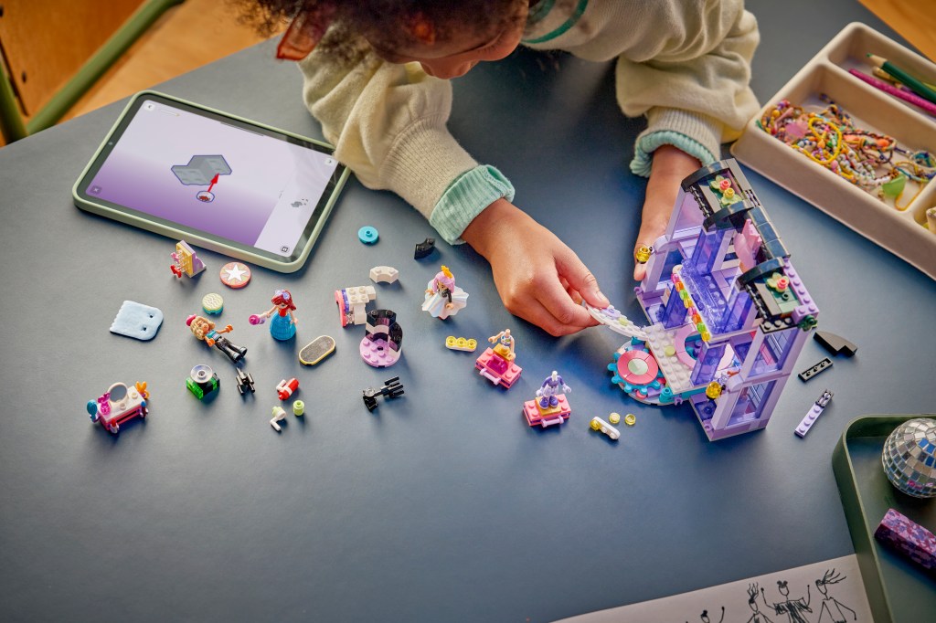 construction LEGO® Friends 42685 Le Défilé de Mode de Heartlake City