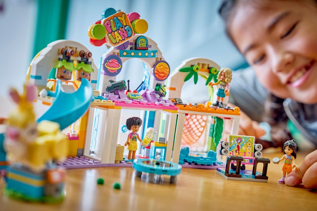 détails LEGO® Friends 42686 L’Aire de Jeux d’Intérieur