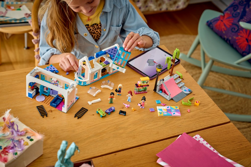 construction LEGO® Friends 42687 La Maison de Famille de Liann