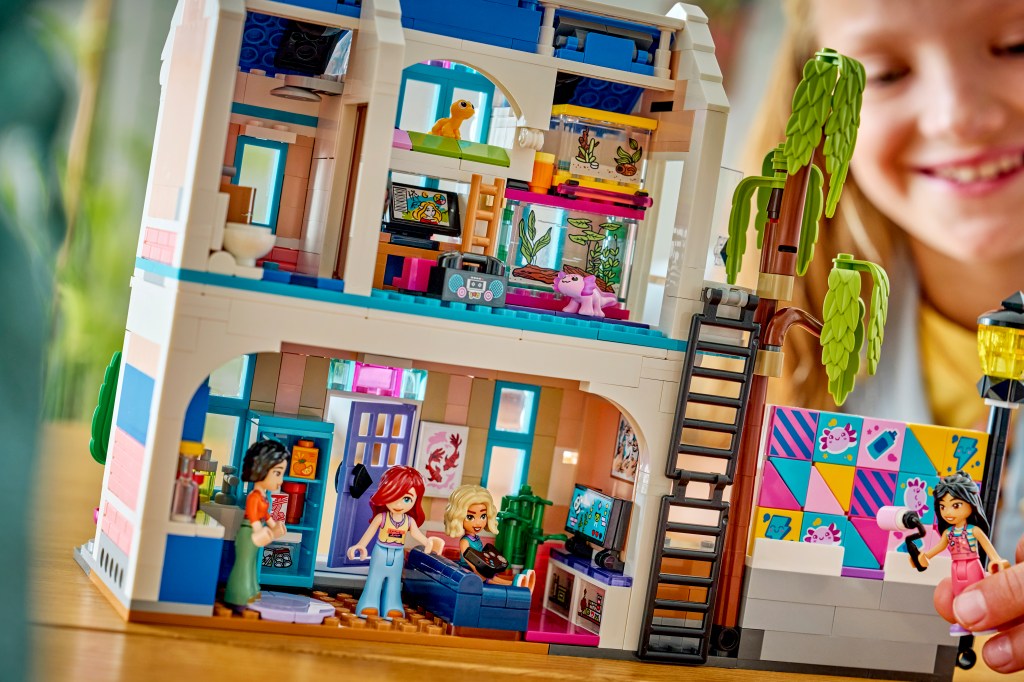 détails LEGO® Friends 42687 La Maison de Famille de Liann