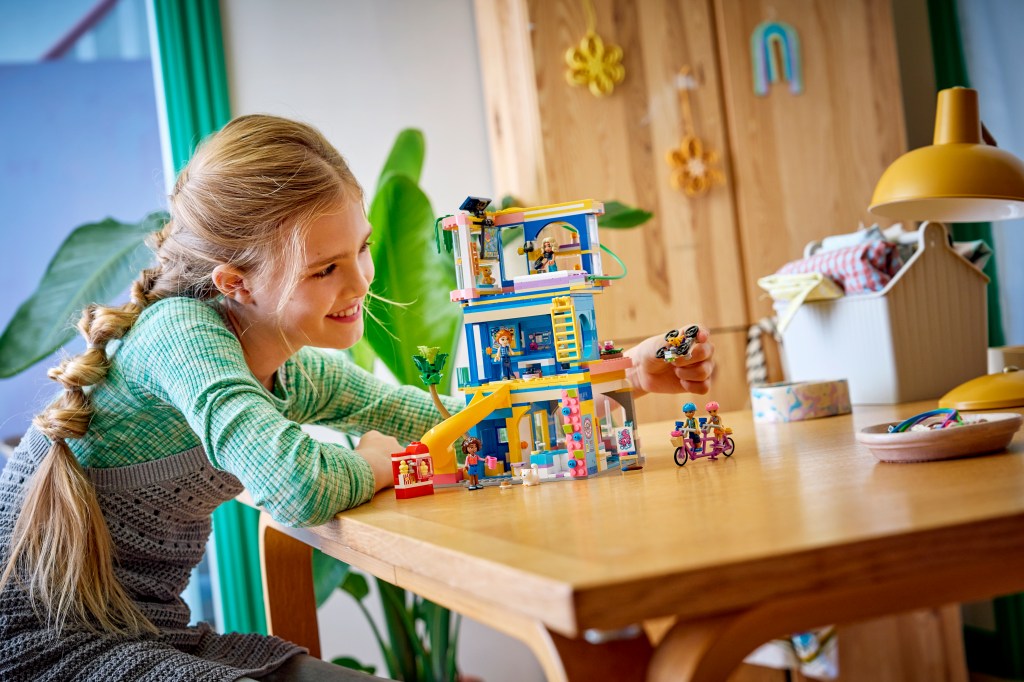 LEGO® Friends 42689 Le Club-House de Heartlake City
