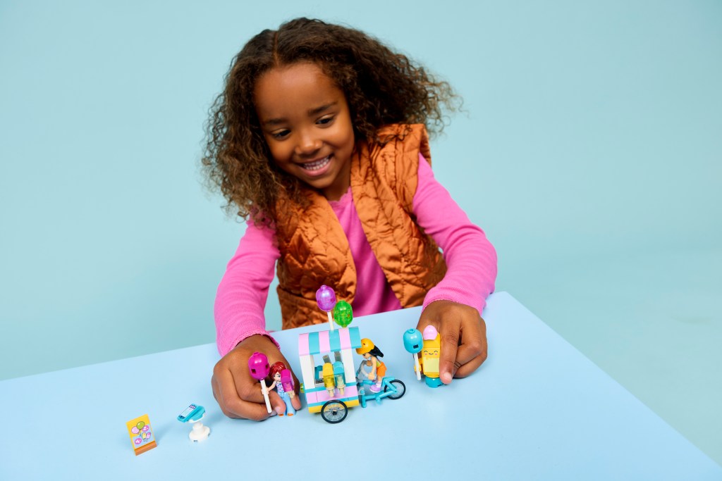 LEGO® Friends 42692 Le Stand de Glaces et de Ballons