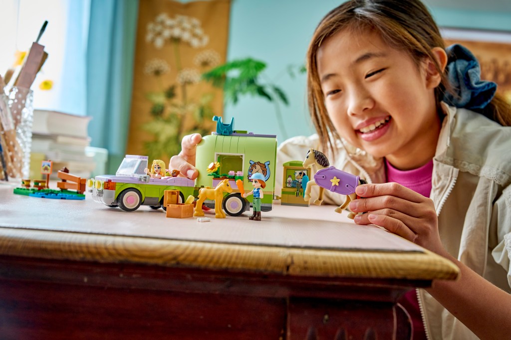 LEGO® Friends 42695 La Remorque du Cheval et du Poulain