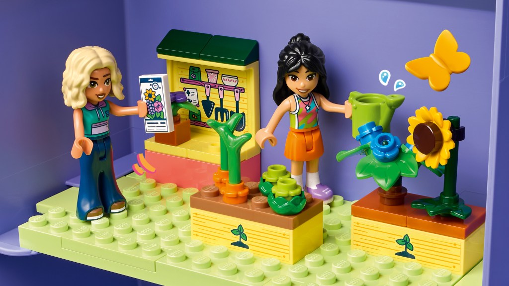 détails LEGO® Friends 42697 La Maison de Poupée dans la Valise Créative