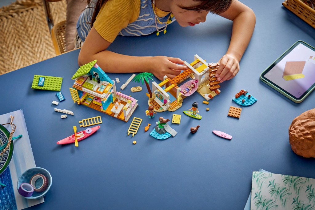 construction LEGO® Friends 42699 La Maison sur la Plage et les Phoques