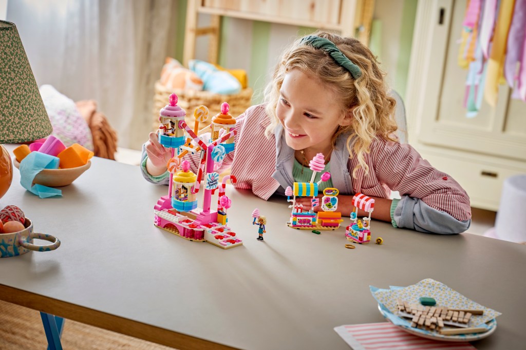 LEGO® Friends 42700 La Grande Roue Ornée de Bonbons et Cupcakes