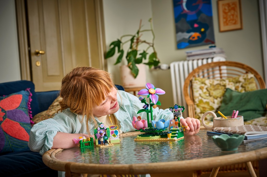 LEGO® Friends 42702 La Fleur Tournoyante et les Tasses à Thé Féériques
