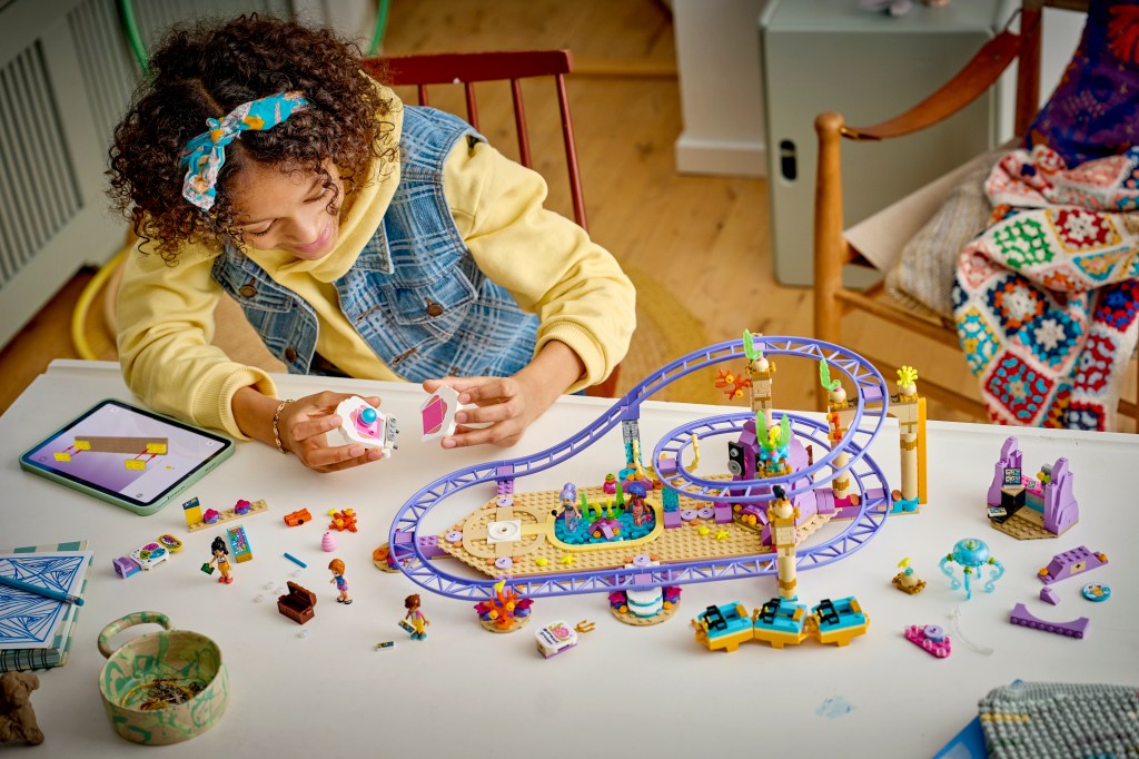 construction LEGO® Friends 42703 Les Montagnes Russes des Sirènes