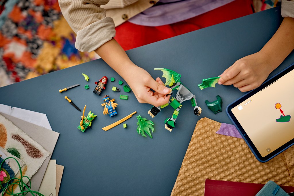 construction LEGO NINJAGO 71862 Pack de Combat : le Robot Dragon de Lloyd