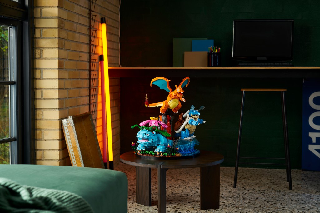 détails LEGO Pokémon 72153 Florizarre, Dracaufeu et Tortank