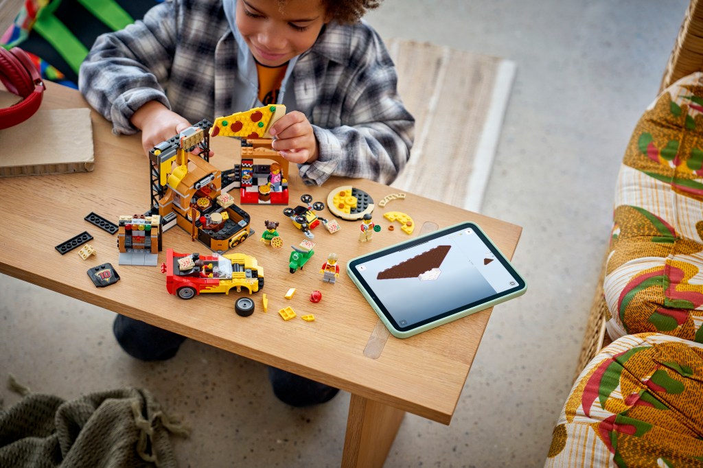 construction LEGO City 60496 La Pizzeria et ses Véhicules de Livraison