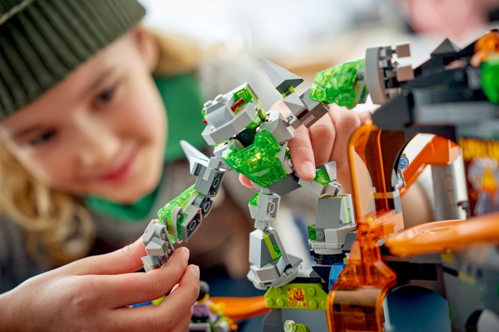détails LEGO City 60501 Le Parc d'Attractions de Lava Land