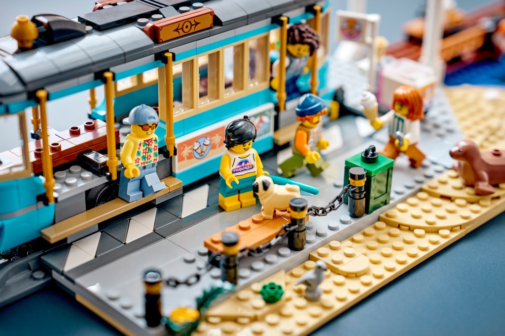 détails LEGO City 60506 Le Tramway de Bord de Mer