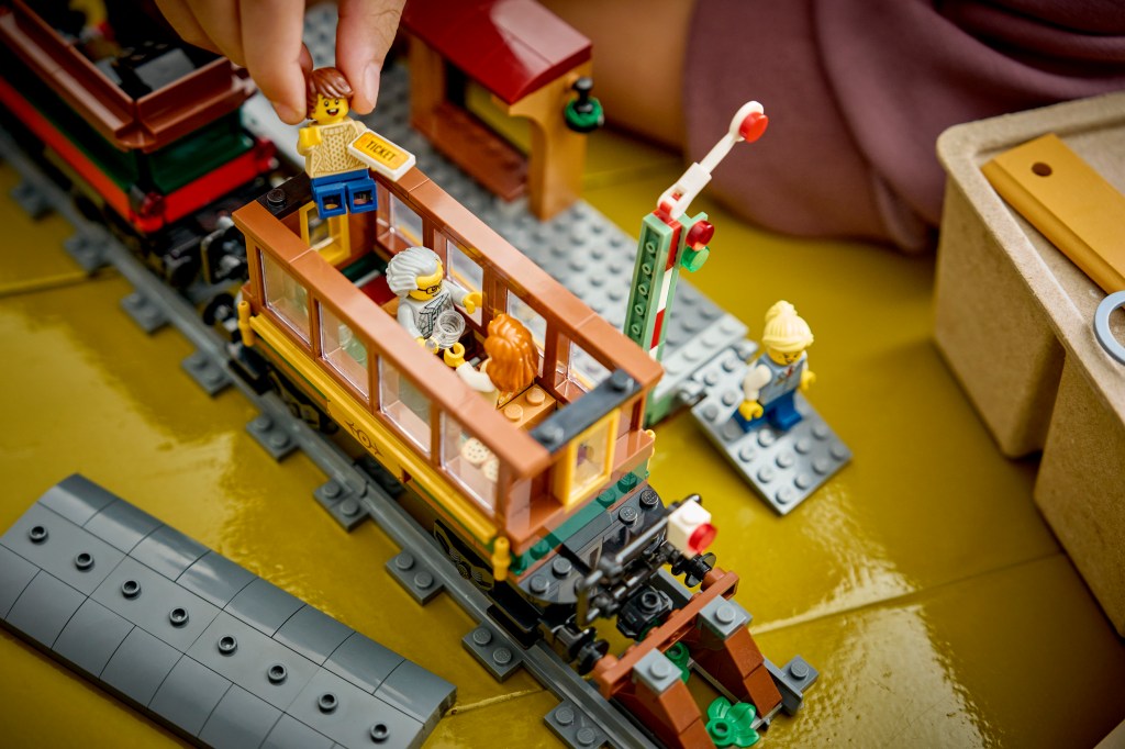 détails LEGO City 60511 Le Train à Vapeur Rétro