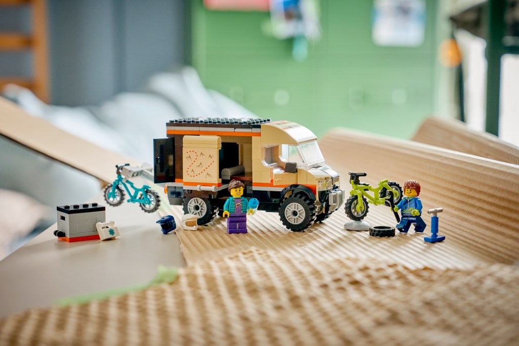 LEGO City 60512 Le Camping-Car d'Aventures et ses VTT