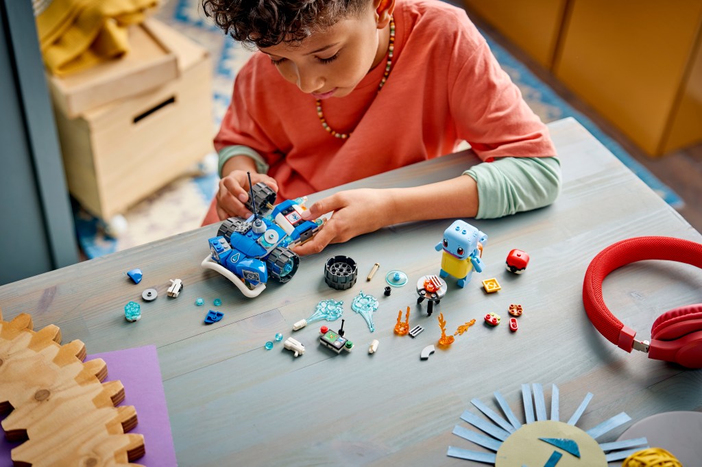 construction LEGO Pokémon 72156 SMART Play : L'aventure de Carapuce avec le buggy du dresseur