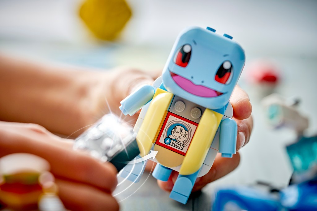 détails LEGO Pokémon 72156 SMART Play : L'aventure de Carapuce avec le buggy du dresseur