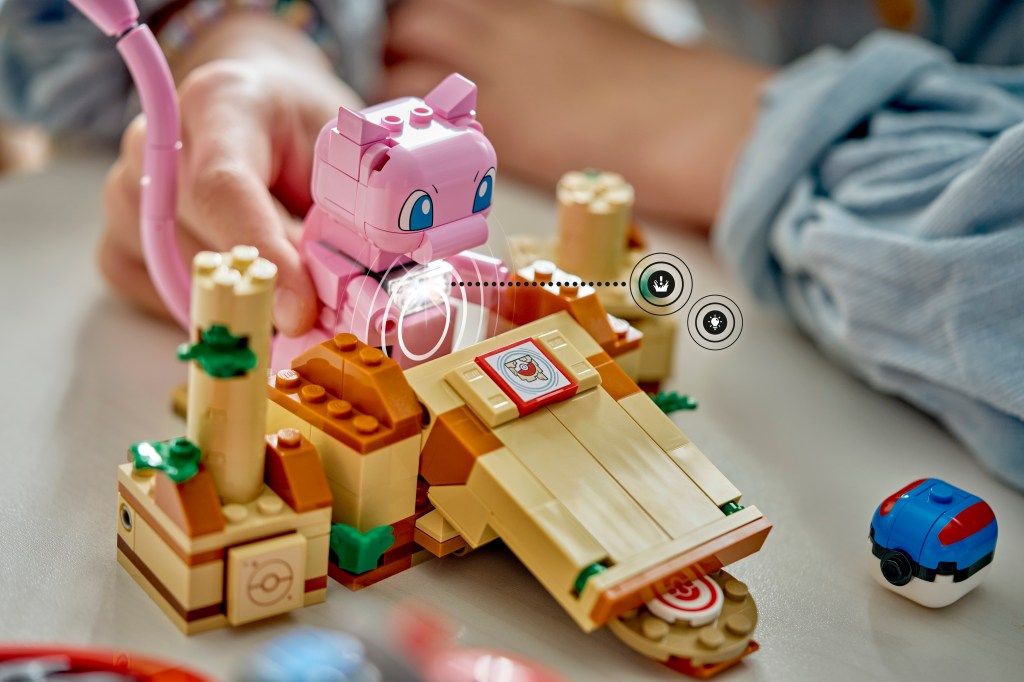 détails LEGO Pokémon 72161 SMART Play : recherche de Mew fabuleux en drone