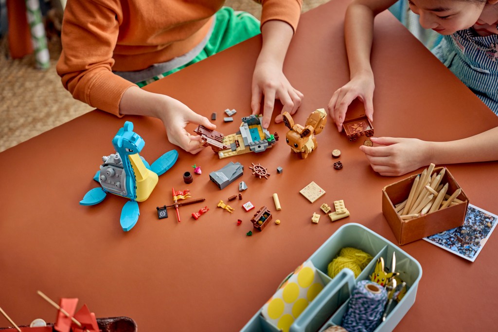 construction LEGO Pokémon 72162 SMART Play : chasse au trésor d'Évoli et Lokhlass