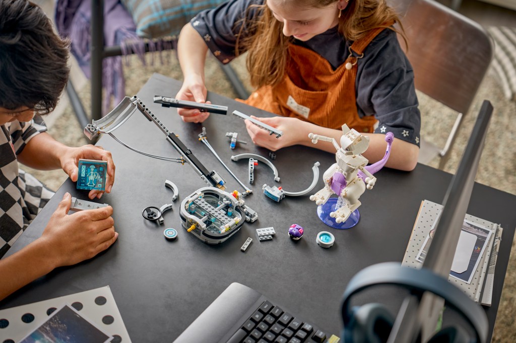 construction LEGO Pokémon 72163 SMART Play : L'évasion du labo de Mewtwo
