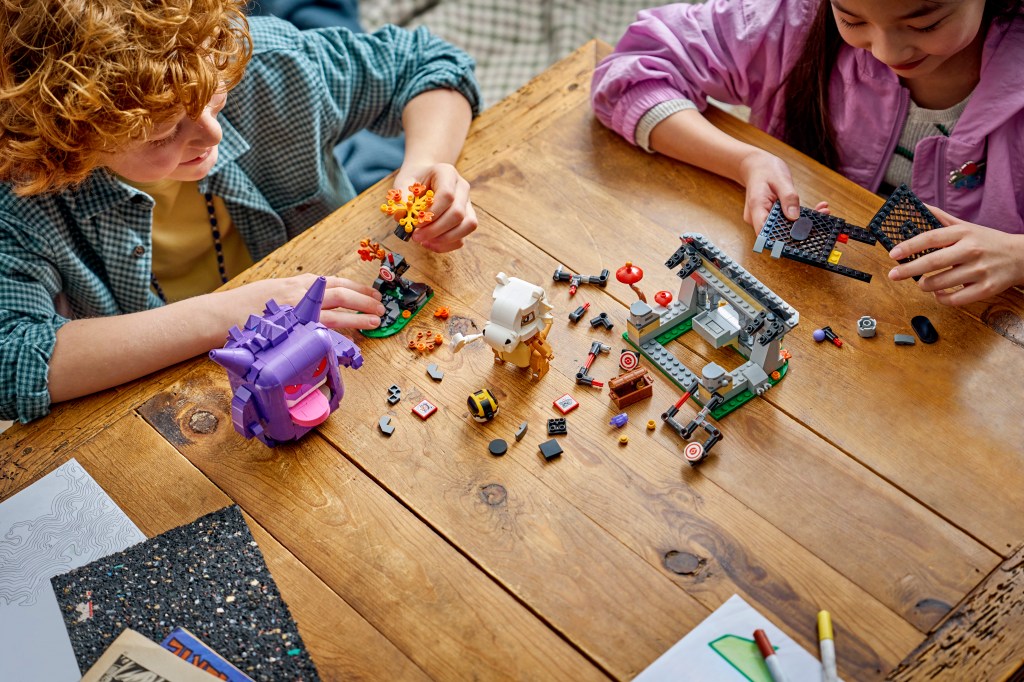 construction LEGO Pokémon 72166 SMART Play : L'affrontement terrifiant entre Osselait et Ectoplasma