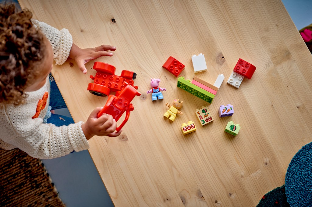 construction LEGO® DUPLO Peppa Pig 10468 Tracteur et Marché