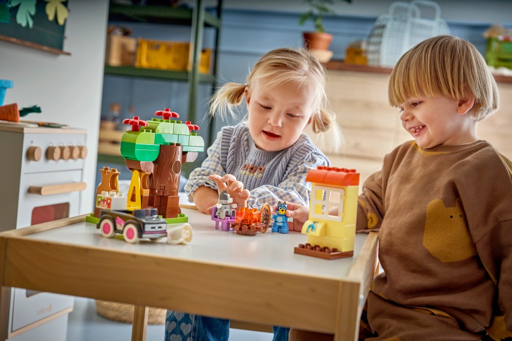 LEGO® DUPLO Bluey 10469 Les Livreuses de Pizza avec Muffin et Bluey