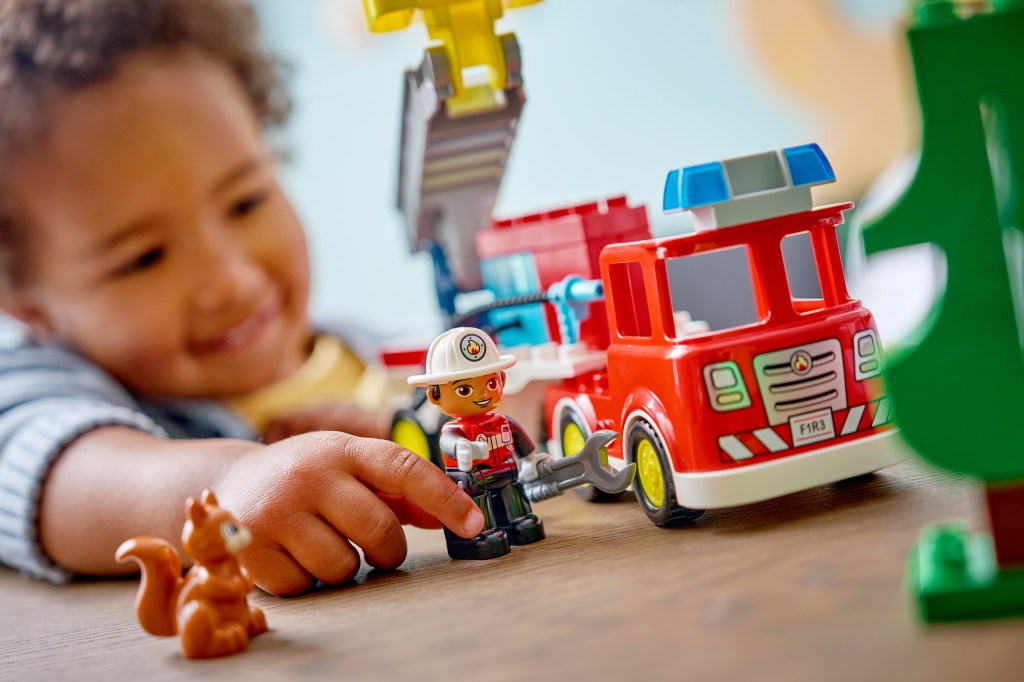 détails LEGO® DUPLO Ma Ville 10473 Le Camion de Pompiers