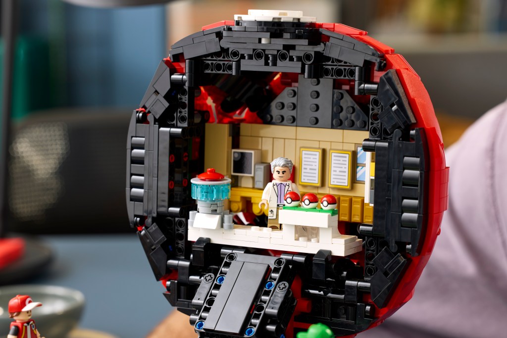 détails LEGO Pokémon 72154 Poké Ball Moments Culte de Dresseur
