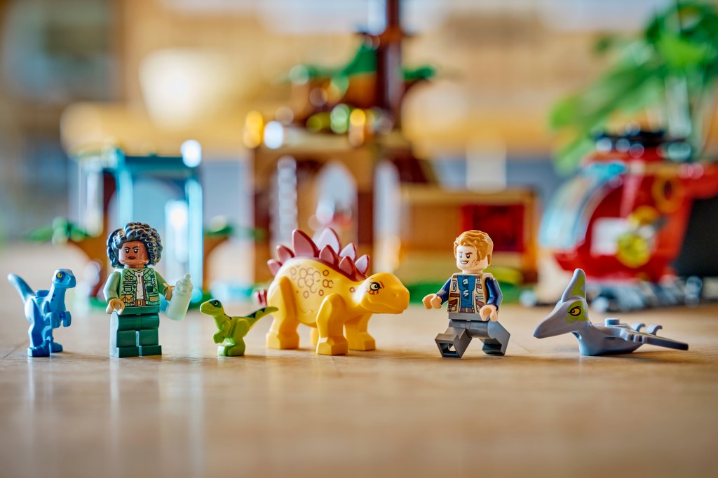 figurines LEGO® Jurassic World 77981 Le Sauvetage du Vélociraptor, du Stégosaure et du Ptéranodon