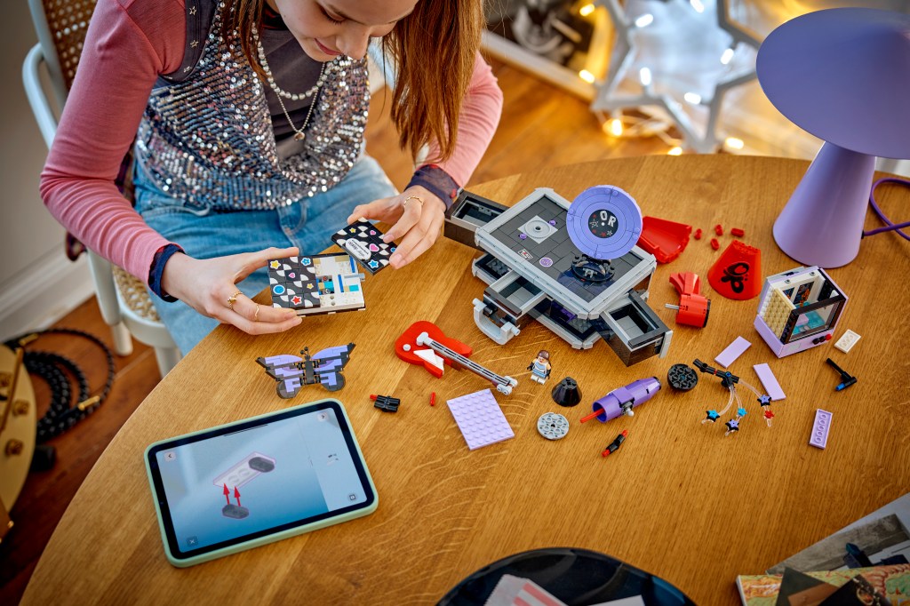 construction LEGO Editions 43030 : La Mallette Secrète d'Olivia Rodrigo