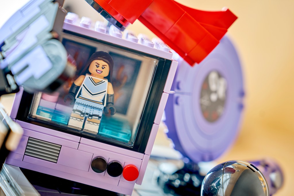 détails LEGO Editions 43030 : La Mallette Secrète d'Olivia Rodrigo
