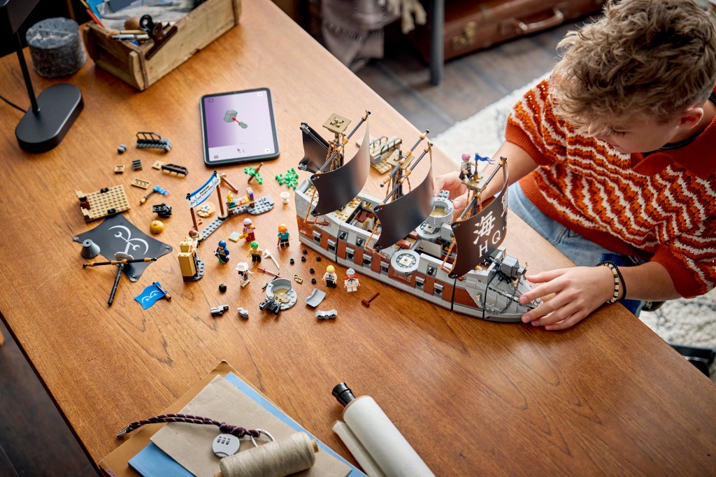 construction LEGO ONE PIECE 75646 : Le navire de la marine de Garp